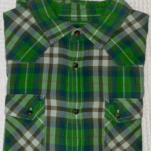 The North Face, Soft Cotton Green Plaid Short Sleeve Button Up Shirt. L - Picture 13 of 13